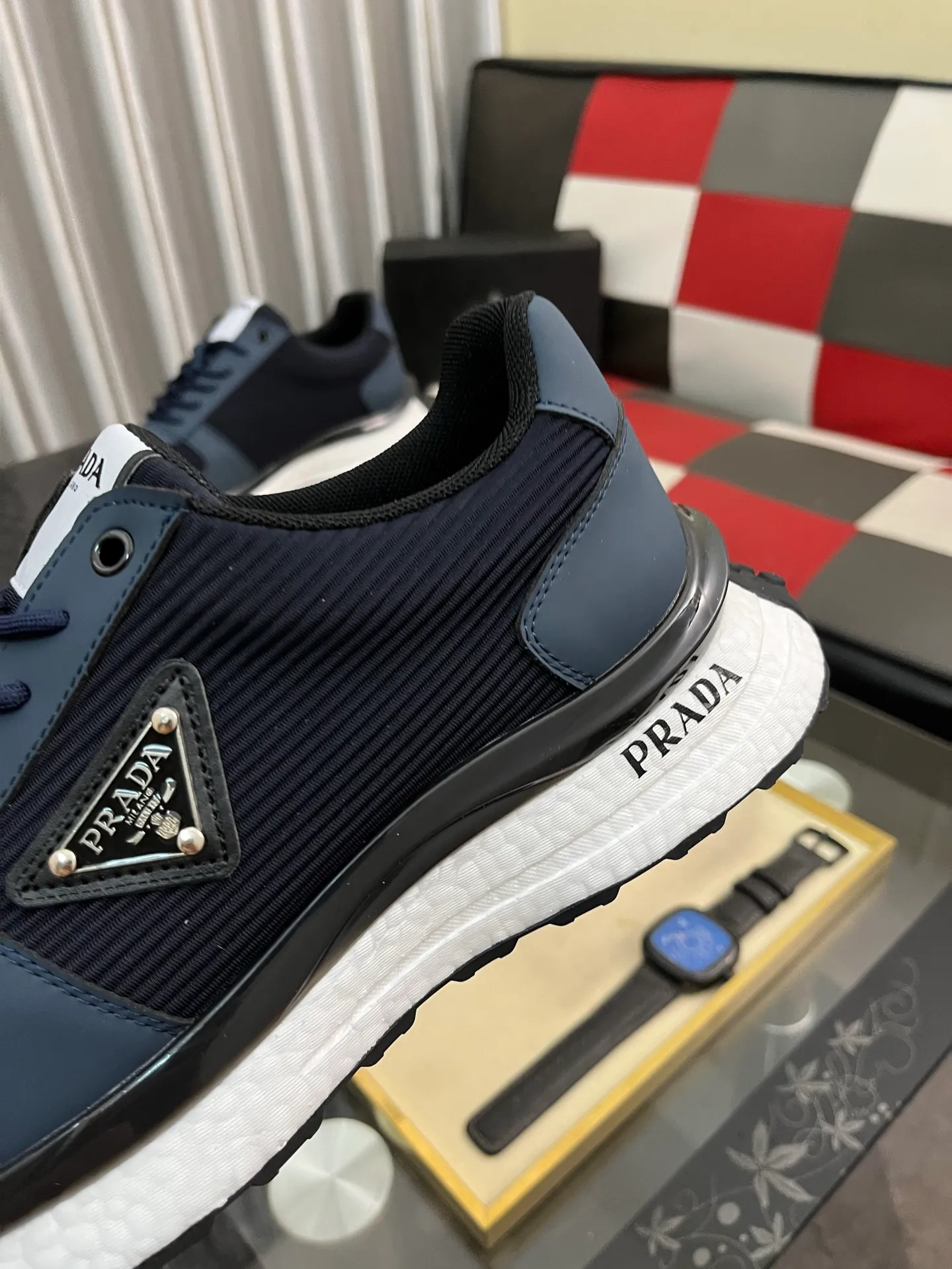 Men's Men's Shoes 💰458⌚️⌚️ Prada/Prada Men's new casual shoes, this sports shoe is made of imported calfskin upper with breathable mesh and breathable mesh lining. The foot pads are made of sheepskin, and the outsole is made of non-slip sports exclusive rubber outsole with logo. It feels good on the feet and is a fashionable item! Size: 38-44 4️⃣colors available
